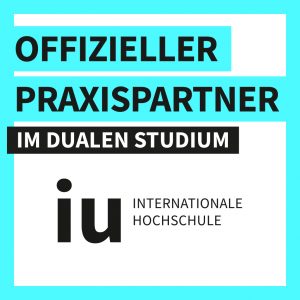 Offizieller Praxispartner im dualen Studium" mit dem Logo der IU Internationale Hochschule.